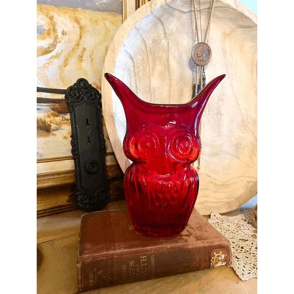 Vintage Amberina Owl Vase – Viking/Rainbow Glass Huntington WV – Hand-Blown Art - Picture 2 of 5